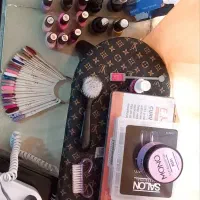 وسایل ناخن|اشیا|رباط‌کریم, رباط‌کریم|دیوار