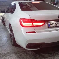 کارگر نقاش ماشین