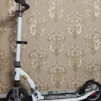 اسکوتر زیبا و بزرگ سفید برند اسکوتر