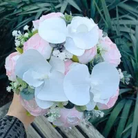دسته گل عروس ( پیونی و ارکیده)