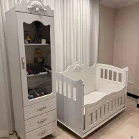 تخت و کمد ویترینی کودک