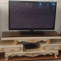 میز و تلویزیون