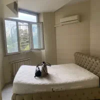 تخت خواب دو نفره چِستر کرم مایل به خاکی رنگ