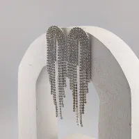 گوشواره آویز نگینی رنگ ثابت