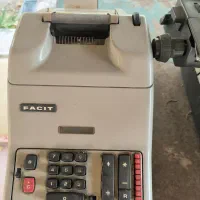 ماشین تایپ المپیا و IBM و ماشین حساب FACIT|کلکسیون اشیاء عتیقه|فردیس, انبار نفت|دیوار