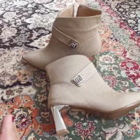 کفش|کیف، کفش، کمربند|قم, نیروگاه|دیوار