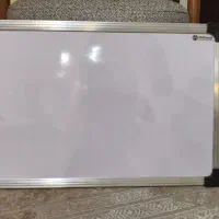 تخته وایت برد و چراغ مطالعه