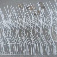 حفاظ روی دیوار شاخ گوزنی وبوته ای ونیزه سه شاخه