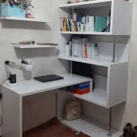 کتابخونه و میز