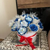 دسته گل رز ربانی قرمز و آبی