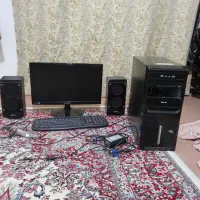 یک دستگاه کامپیوتر