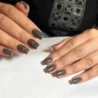 خدمات کاشت ناخن حرفه ای با متد روز