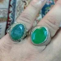 انگشتر نقره زمرد معدنی و طبیعی معاوضه هم دارم