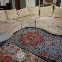 مبل گرد.۲عددپاف ، مخمل کرم،گلدار.کار کرده