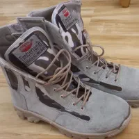 پوتین مرزبانی|کیف، کفش، کمربند|تبریز, |دیوار