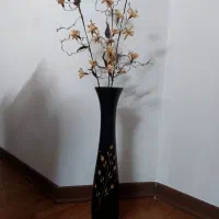 گلدان چوبی به همرا گل مصنوعی