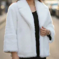 پالتو کت خز سفید رنگ|لباس|نیشابور, بزرگمهر|دیوار