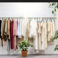 به یه خانم فرشند ه نیازمند