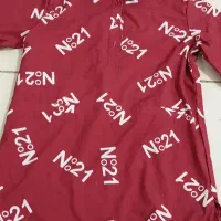 تعدادی لباس|لباس|دورود, |دیوار