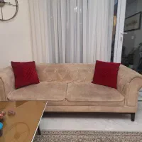 یک عدد مبل سه نفره