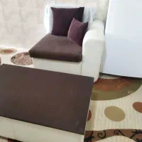 مبل تک نفره و دو کوسن، به همراه گل میز بزرگ|مبلمان خانگی و میز عسلی|شیراز, شهرک سعدی|دیوار