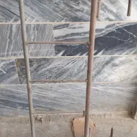 آهن صفحه ستون ودوعدد نردبان آهنی