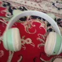 هدفون نو 4روزه  خریدم کارتون سیم شارژ هم داره