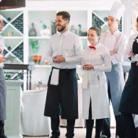 آشپز غذای ایرانی و کباب و نیرو خدماتی و ظرف شور