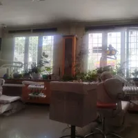 به یه نفر بعنوان منشی و دستیار دندانپزشک