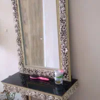 اینه و کنسول فلش خور و ساعت