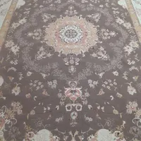 یک فرش ۱۲ متری۷۰۰شانه جنسشون نخ