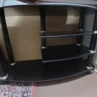 تلویزیون سامسونگ۳۲اینج ومیز تلویزیون شیشه ای|تلویزیون و پروژکتور|تهران, فردوس|دیوار