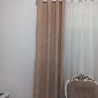 یه عدد دکوری کنار سالنی و ساعت