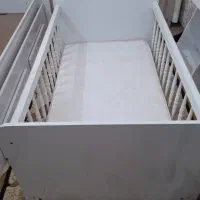 تخت کودک کنار مادر