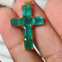 مدال طلای با زمرد کلمبیا