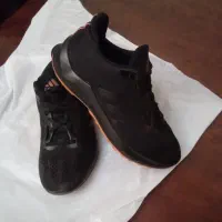 کتونی رانینگ آدیداس اورجینال سایز 40 در حد نو