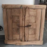 پنجره چوبی قدیمی