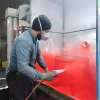 استخدام کارگر رنگ پودری هوای گرم آشنا به سنگ فرز