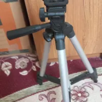 سه پایه دور بین