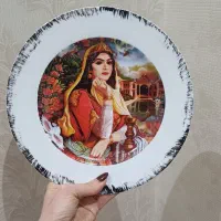تعدادی دیوارکوب ونعلبکی