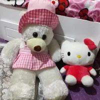 خرس بزرگ و عروسک کیتی خارجی