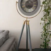 ساعت سه پایه طوسی