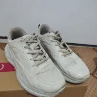 کفش سایز ۴۴ و دمپایی سایز ۳۸