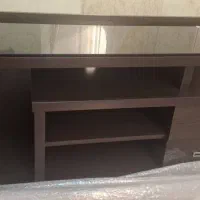 میز تلویزیون تمیز در حد نو