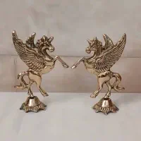 مجسمه اسب بالدار