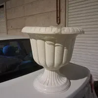 گلدان پایه دار