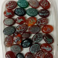 نگین انگشتر.    عقیق خطی با فیروزه کاری