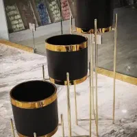 استند گل فلزی طرح ایکس بدون گلدان
