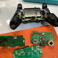 تعمیرات انواع دسته پلی استیشن 4و5و xbx