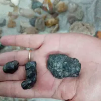 تعدادی سنگ با ارزش، شهاب